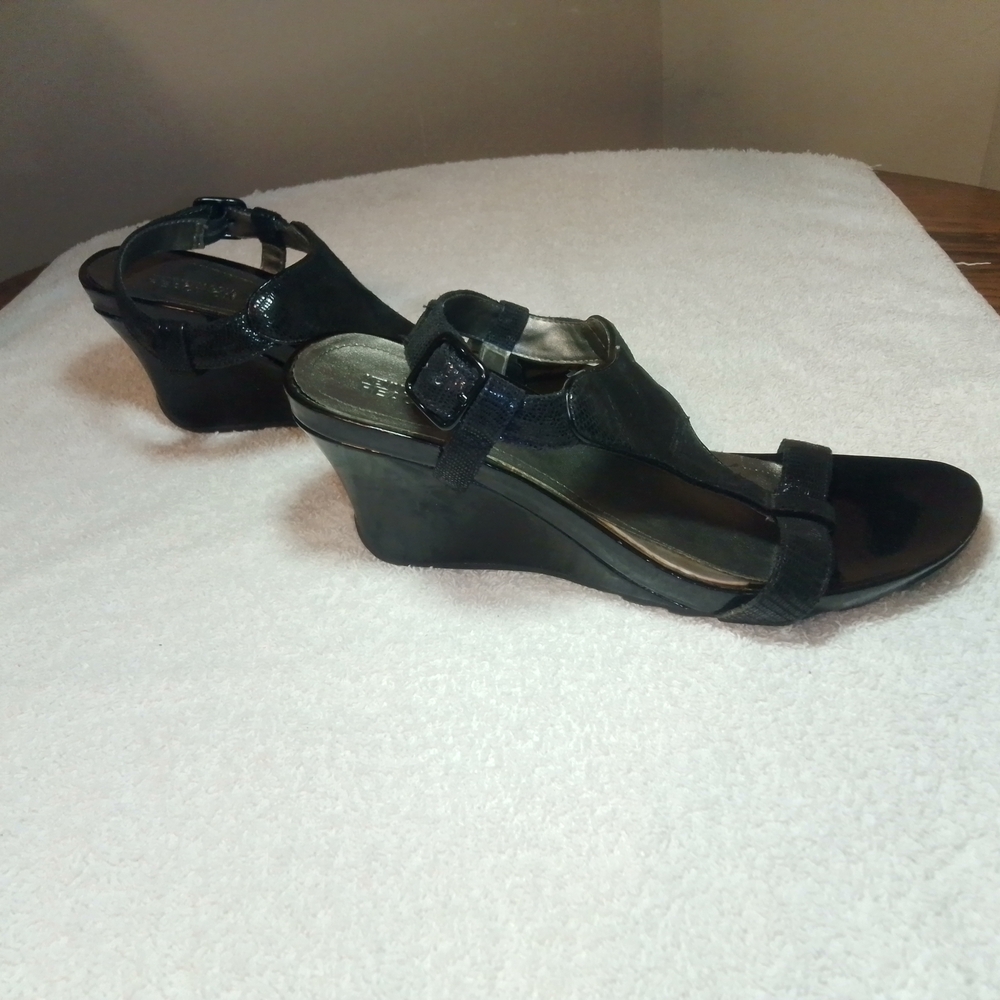 Kenneth Cole Reaction Glossy Black Wedges